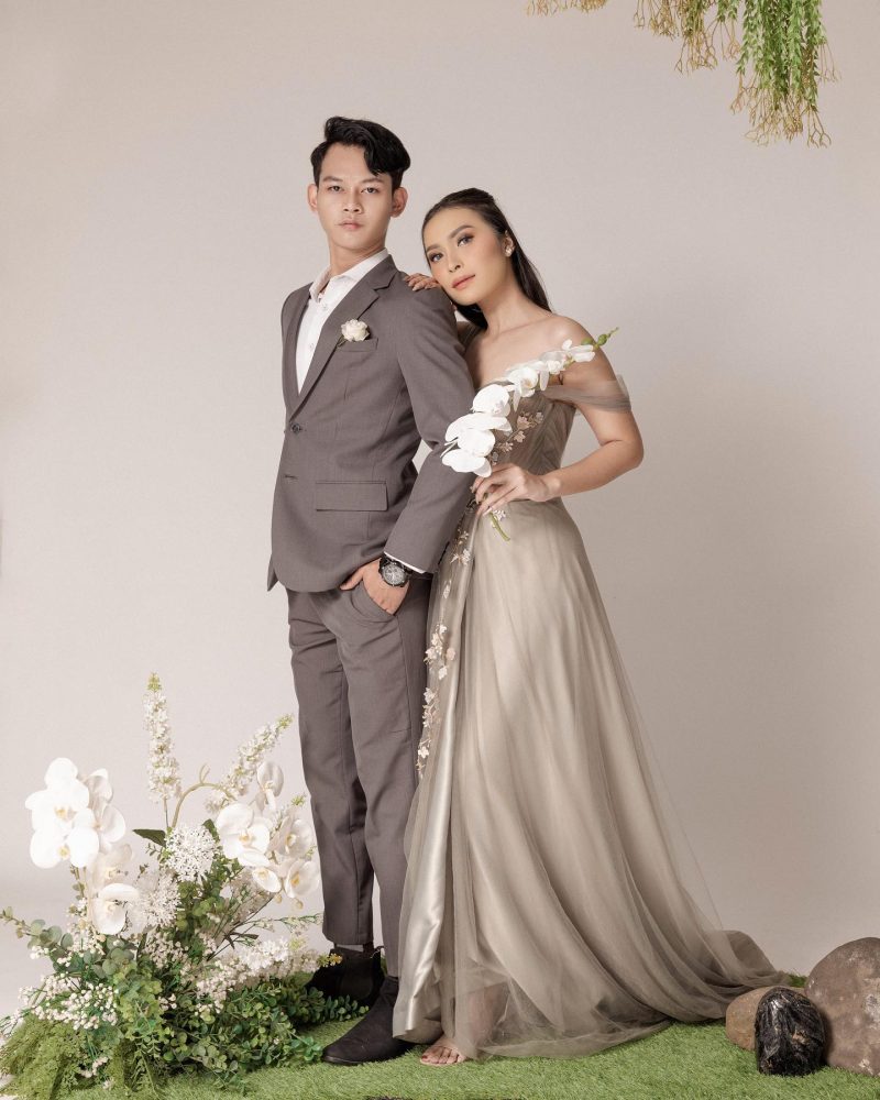 Modern Gown Flower - Grey