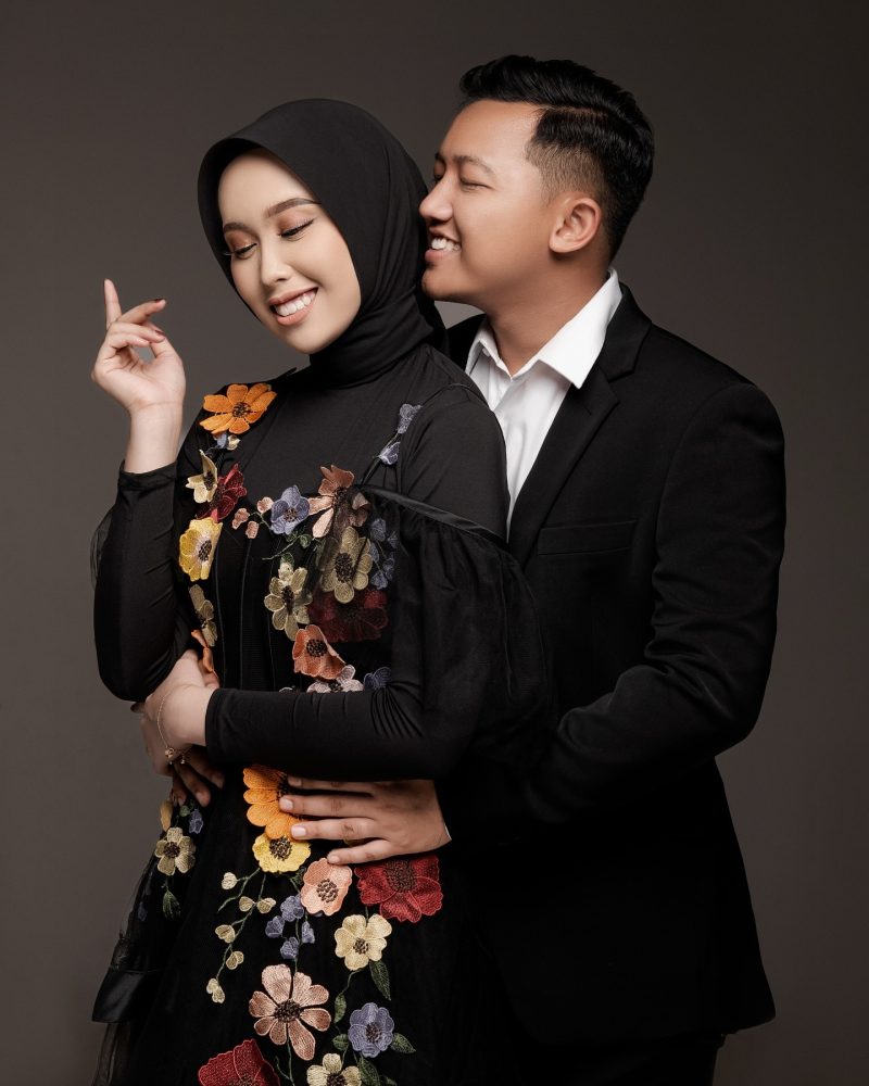 Modern Gown Flower - Hitam